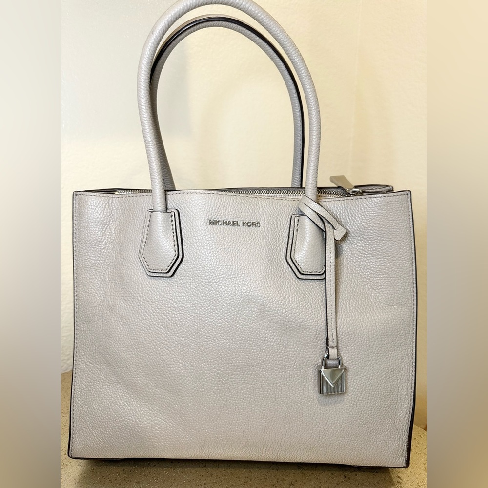 Michael Kors Large Gray Pebbled Leather Tote - Picture 4 of 17